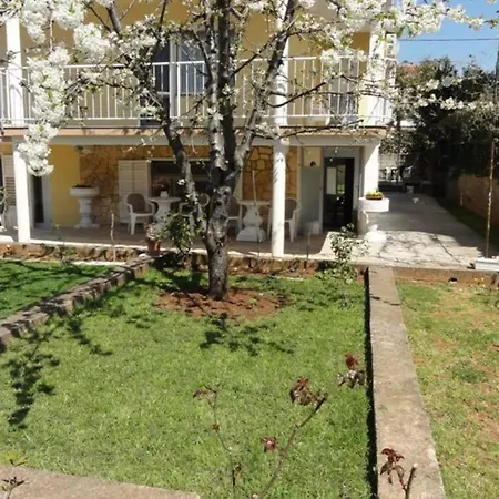 Apartmán Croatia Borik Family With Garten View Number 2 *
