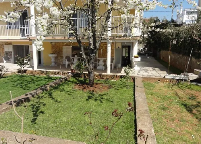 Apartmán Croatia Borik Family With Garten View Number 2 *