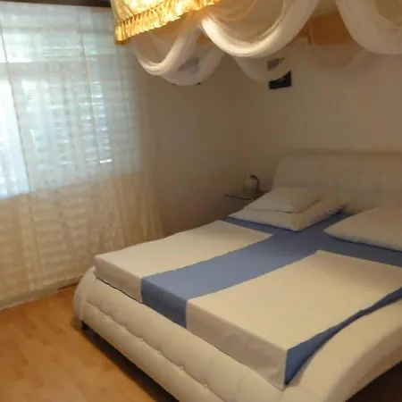 Lejlighed Croatia Borik Family With Garten View Number 2 Zadar