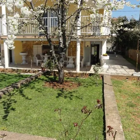 Apartman Croatia Borik Family With Garten View Number 2 *