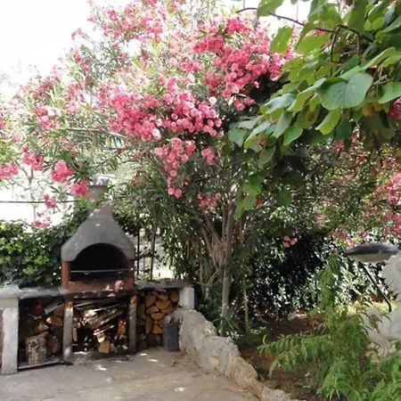 Apartman Croatia Borik Family With Garten View Number 2