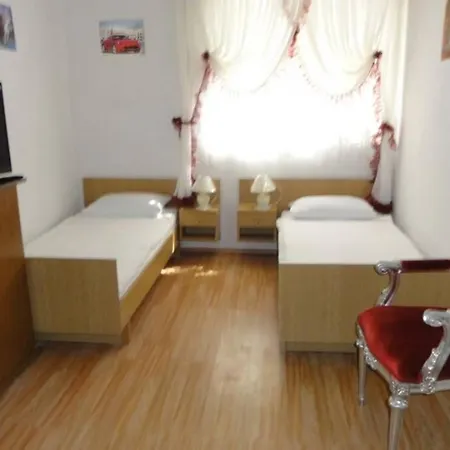 Apartman Croatia Borik Family With Garten View Number 2 *
