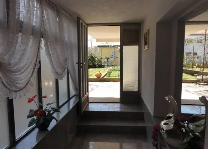 公寓 Croatia Borik Family With Garten View Number 2 *